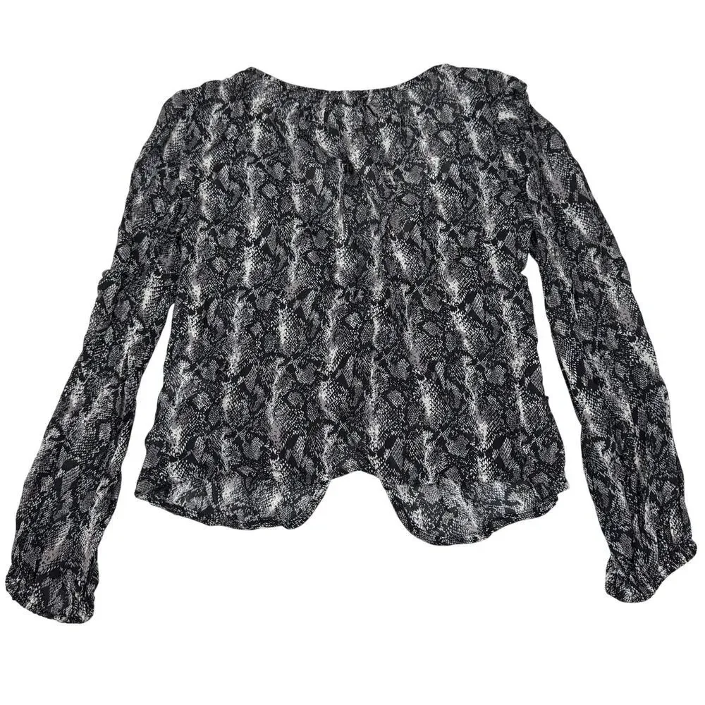 VELVET By Graham & Spencer Snakeskin V Neck Knot Front Blouse Sz Small - Picture 5 of 5